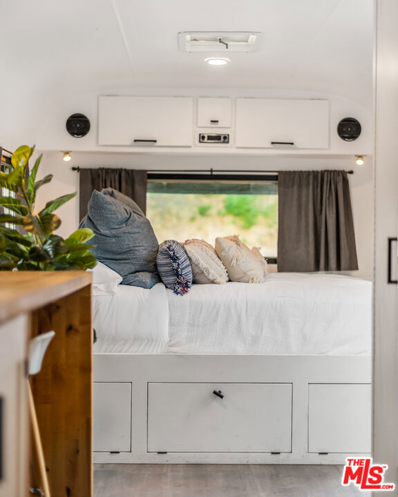 272 N Topanga Canyon Boulevard, Topanga CA: https://media.crmls.org/mediaz/462a2f05-e1f0-43b8-98a0-268fc5b61fdd.jpg