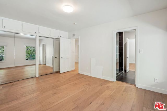 4900 Queen Victoria Road, Woodland Hills CA: https://media.crmls.org/mediaz/462b04ec-2375-4a40-839d-54e574c87422.jpg