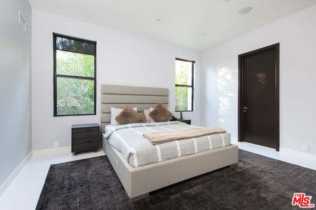 900 N HILLCREST Road, Beverly Hills CA: https://media.crmls.org/mediaz/462b0b80-e72c-497c-b39a-3c8be69a00d3.jpg