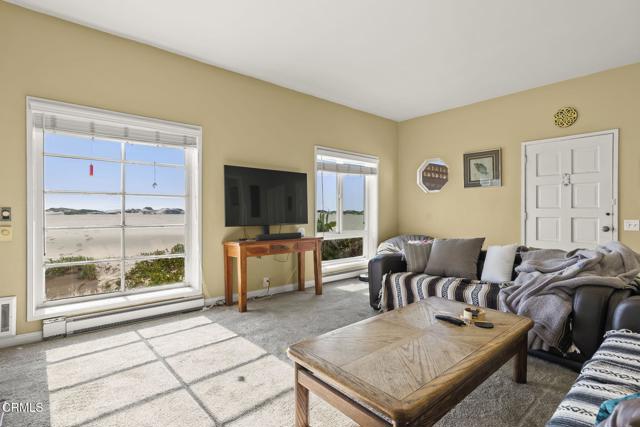 3025 Ocean Drive, Oxnard CA: https://media.crmls.org/mediaz/462b5ba4-8646-41f8-9808-ce9fdfd276c4.jpg