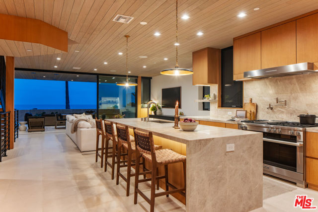 4016 The Strand, Manhattan Beach CA: https://media.crmls.org/mediaz/462b632b-8ae1-49ed-b1f4-8215aa96be01.jpg