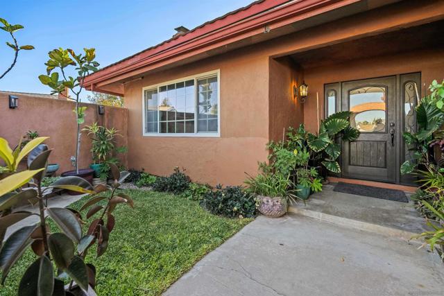 10009 Anoel Court, Spring Valley CA: https://media.crmls.org/mediaz/462b66c7-dde1-4002-92c6-63b3b51ae04a.jpg