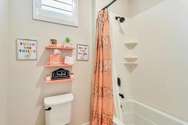 172 Vienna Way, Hollister CA: https://media.crmls.org/mediaz/462cf1c0-0b42-4adf-8ffa-f6773fd9e53e.jpg