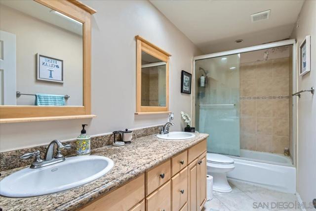 13422 Little Dawn Ln, Poway CA: https://media.crmls.org/mediaz/462d0b5d-fb69-4d18-8790-ed9791913494.jpg
