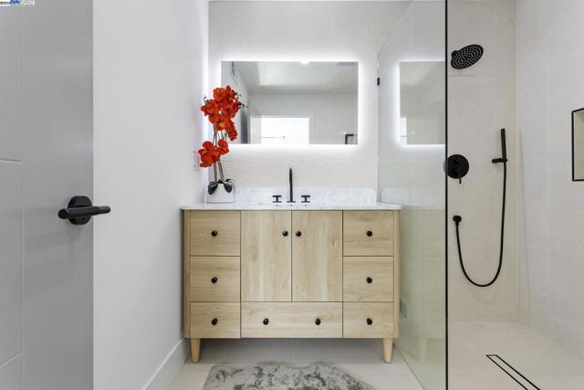 365 Monaco Ave, Union City CA: https://media.crmls.org/mediaz/462d1a58-38cf-46f8-ae17-d4de5e638ada.jpg
