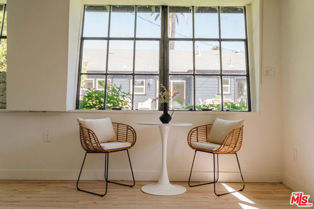 2709 S Harcourt Avenue, Los Angeles CA: https://media.crmls.org/mediaz/462d629d-2c31-4029-aa2f-12949b4174ea.jpg
