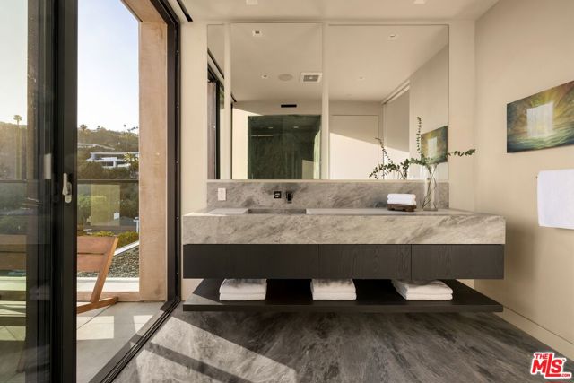 Image 37 of 50 For 1690 Doheny Drive