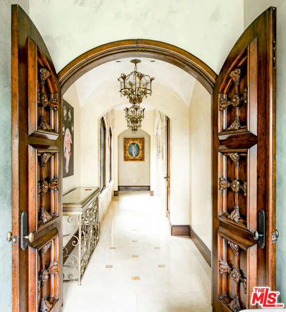 427 La Marina Drive, Camarillo CA: https://media.crmls.org/mediaz/462e0d4e-42ff-4bb6-aee3-72d5a1b54371.jpg