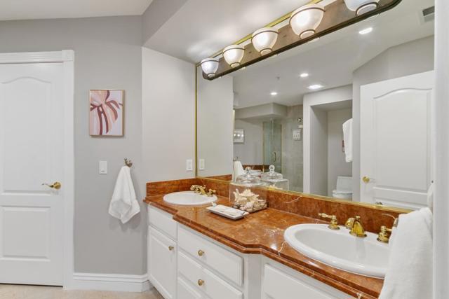 1499 Oak Grove Avenue, Burlingame CA: https://media.crmls.org/mediaz/462e0e22-0d19-4928-a3a4-245d053bcc12.jpg