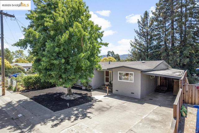 615 Manuel Dr, Novato CA: https://media.crmls.org/mediaz/462e8a97-3767-453f-bf6c-2c0b0141bc27.jpg