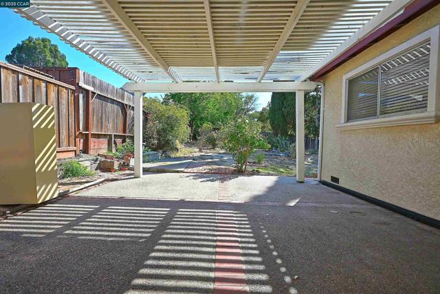 2156 MONTEREY AVENUE, Martinez CA: https://media.crmls.org/mediaz/462e98cf-a423-40a4-9c6f-ce696bc5f9ef.jpg