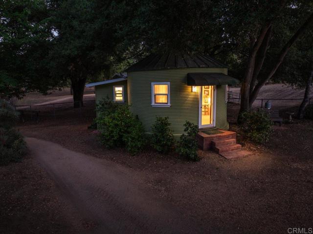 16635 Highland Valley Rd, Ramona CA: https://media.crmls.org/mediaz/462eadaa-5506-4f9f-bd0d-d9b829efafac.jpg