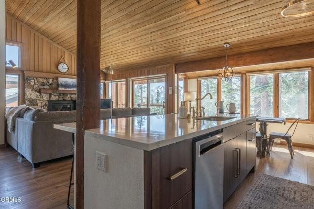 435 Lakeview Boulevard, Mammoth Lakes CA: https://media.crmls.org/mediaz/462eafd4-e8ad-4485-bf46-b9b6ce1e74d9.jpg
