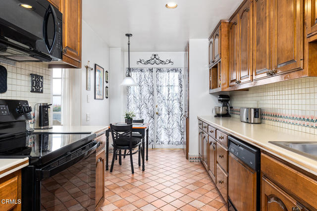 848 S ORANGE GROVE Boulevard, Pasadena CA: https://media.crmls.org/mediaz/462eccd7-d8c2-4914-b786-4ef0835e56e6.jpg