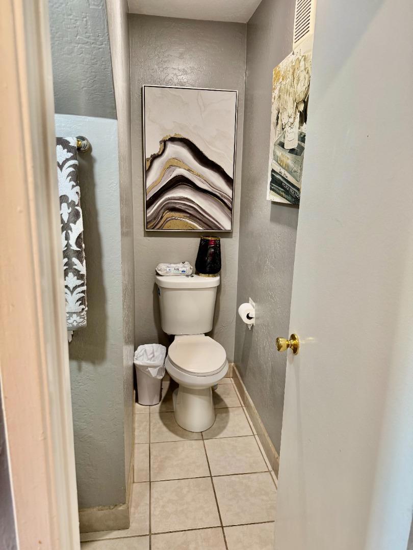 https://media.crmls.org/mediaz/462f383c-70a1-4e62-89bb-1157d2e654de.jpg?preset=X-Large