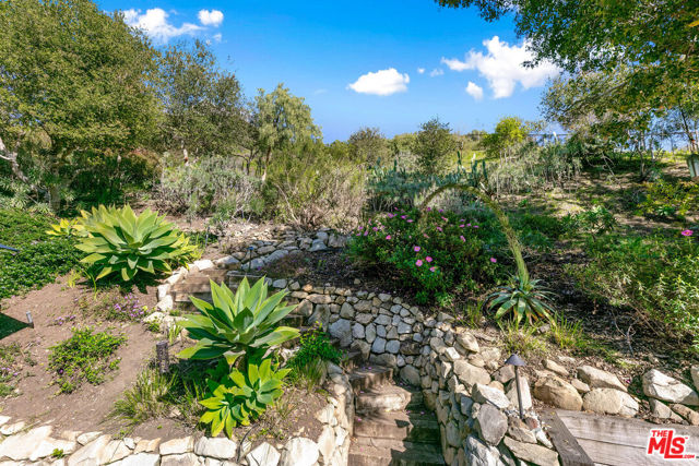 30603 El Sueno Drive, Malibu CA: https://media.crmls.org/mediaz/462f6b60-62e0-49b5-b5ca-3cad1d9774a5.jpg