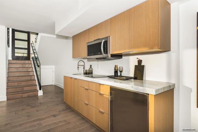 5527 Calumet Ave, La Jolla CA: https://media.crmls.org/mediaz/462f9aec-2dd6-4a2a-b2e5-25e1eb591fc3.jpg
