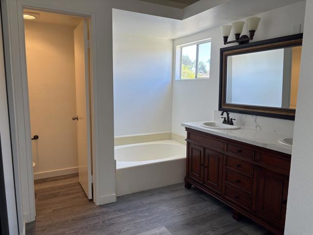Detail Gallery Image 27 of 41 For 735 Rivertree Dr, Oceanside,  CA 92058 - 4 Beds | 3 Baths