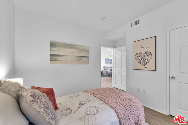 13075 Pacific, Playa Vista CA: https://media.crmls.org/mediaz/462fe565-a197-4781-bef0-3ec193ed4f5e.jpg