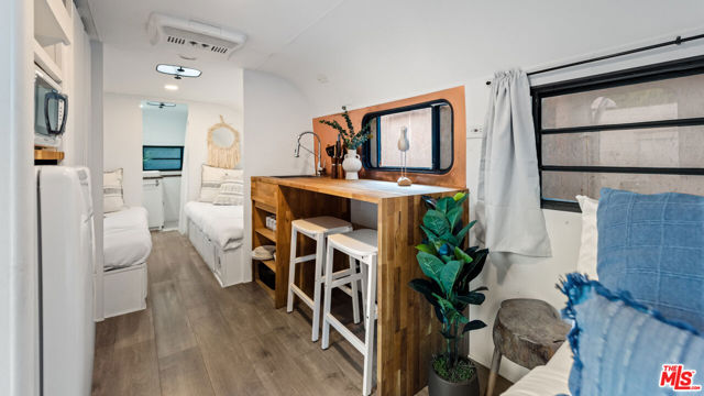 272 N Topanga Canyon Boulevard, Topanga CA: https://media.crmls.org/mediaz/462ffed1-0b07-4626-95f8-f982b7aa1e50.jpg