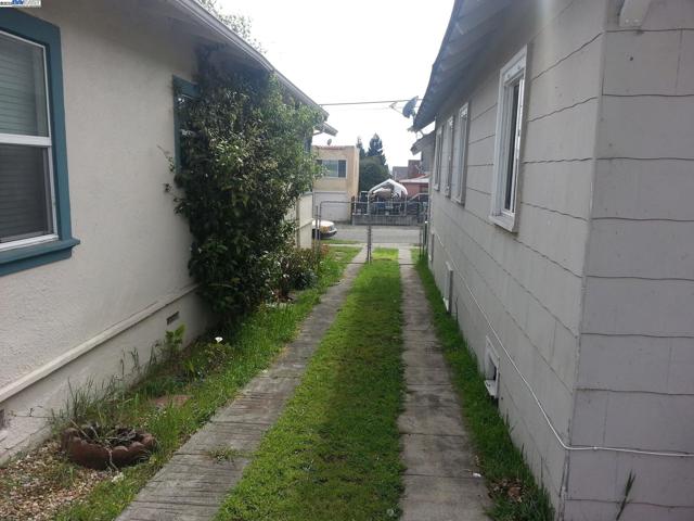 4056 Santa Rita St, Oakland CA: https://media.crmls.org/mediaz/46306551-f1bf-4ddd-a143-4ab9692b2d69.jpg