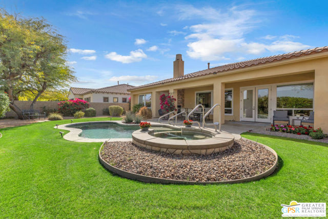41728 Via Treviso, Palm Desert CA: https://media.crmls.org/mediaz/463096e9-4841-4a83-8c91-86de24e85f7d.jpg