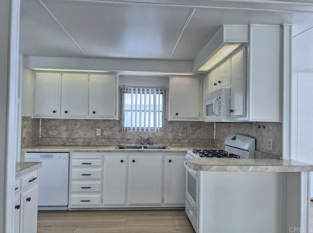 1285 E Washington Avenue, El Cajon CA: https://media.crmls.org/mediaz/463166e5-04eb-44c6-b2a9-9005978b14f8.jpg