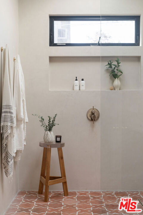 3923 Revere Avenue, Los Angeles CA: https://media.crmls.org/mediaz/46319ded-2769-4e31-be74-227d4adf98a7.jpg