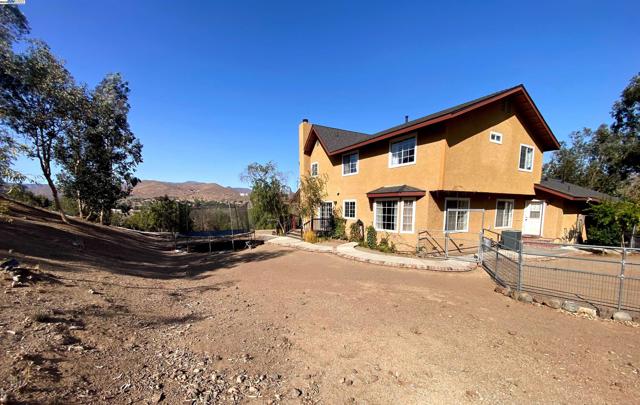 31733 Lake Meadow Rd, Acton CA: https://media.crmls.org/mediaz/4631a3cc-6a26-41ab-9c7d-5eb87503117c.jpg