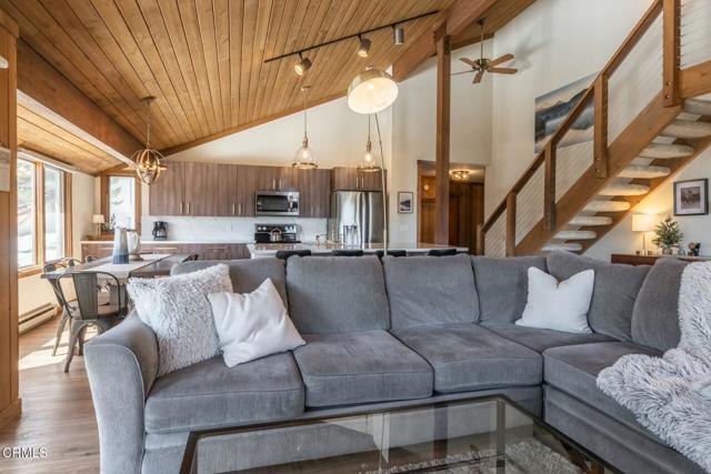 435 Lakeview Boulevard, Mammoth Lakes CA: https://media.crmls.org/mediaz/4631e725-6c09-4efc-930e-541a7c20c3d2.jpg