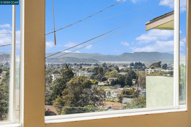 5955 Ralston Ave, Richmond CA: https://media.crmls.org/mediaz/463318a6-da79-4c52-915d-a123c190783f.jpg
