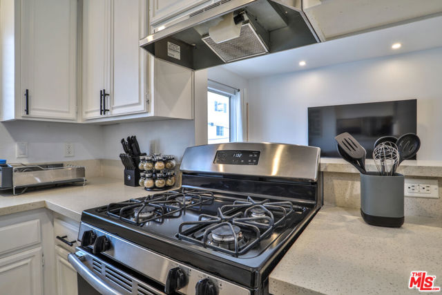 1540 N Bronson Avenue, Los Angeles CA: https://media.crmls.org/mediaz/4633940b-e89d-4863-b478-8ff66b5f4627.jpg