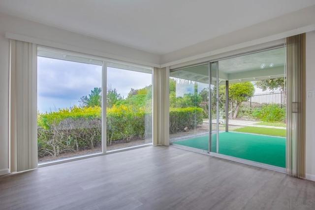 7255 Via Capri, La Jolla CA: https://media.crmls.org/mediaz/4633a735-2fbb-4f97-8f21-84de95b2e162.jpg