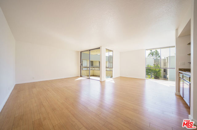 750 S Spaulding Avenue, Los Angeles CA: https://media.crmls.org/mediaz/4633d2a8-d65a-4e16-a625-d18bdb03d892.jpg