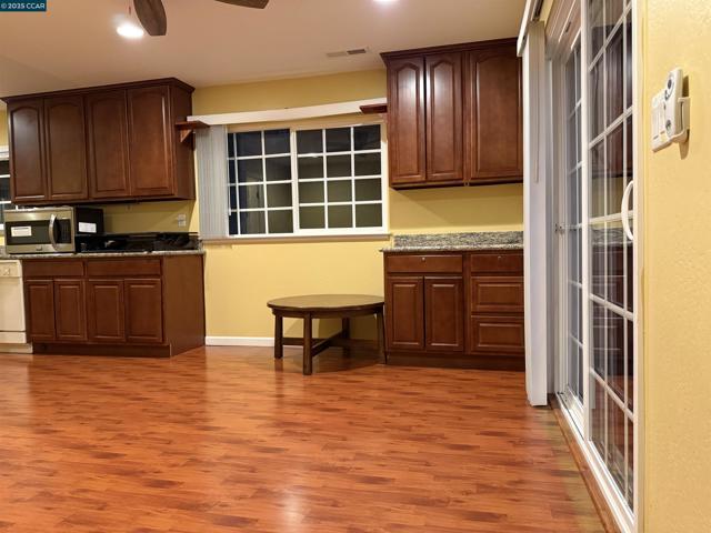 5459 Louisiana Dr, Concord CA: https://media.crmls.org/mediaz/4633e98d-5260-40c3-9f47-dd40e55a7501.jpg