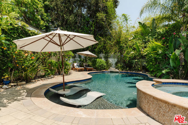 4426 Auckland Avenue, Toluca Lake CA: https://media.crmls.org/mediaz/463443cd-1c2f-4952-a0c8-9b679b511b44.jpg