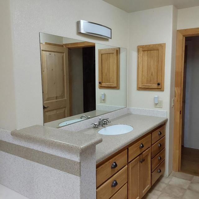 5051 Arctic Lane, Somerset CA: https://media.crmls.org/mediaz/46346c77-d394-4632-8c44-48ef6b606ef0.jpg