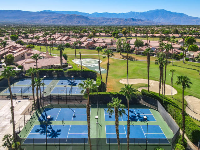76788 Kybar Road, Palm Desert CA: https://media.crmls.org/mediaz/463478b5-f1e9-44d9-95df-bb82d7e4ee4c.jpg