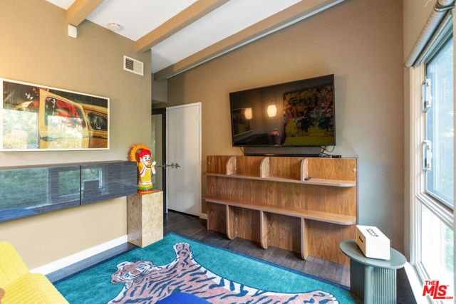 8581 Appian Way, Los Angeles CA: https://media.crmls.org/mediaz/46351b01-63e4-48d2-8ec0-692e1e9fdd7d.jpg