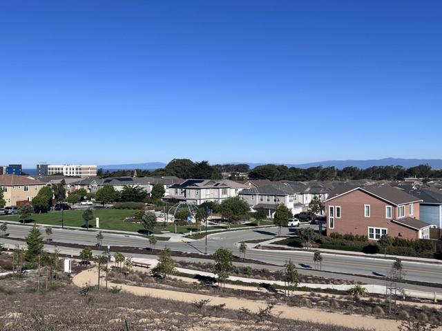 275 Skyview Drive, Marina CA: https://media.crmls.org/mediaz/46359832-c309-4ab6-b498-606f774bcef7.jpg