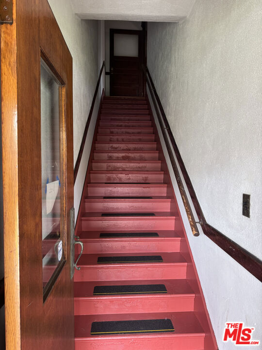 224 N Louise Street, Glendale CA: https://media.crmls.org/mediaz/463602bf-4729-40c0-8ffd-151bf418337d.jpg