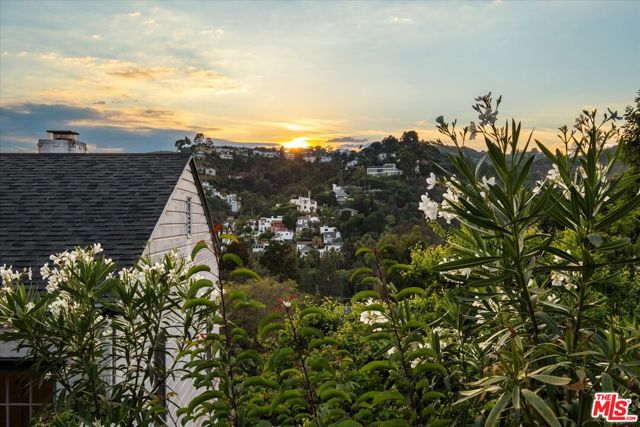 6722 Whitley Terrace, Los Angeles, California 90068, 3 Bedrooms Bedrooms, ,2 BathroomsBathrooms,Single Family Residence,For Sale,Whitley,25495923