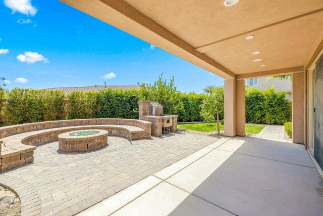 35551 Luna Court, Palm Desert CA: https://media.crmls.org/mediaz/463646d5-57a3-44af-ae4a-06f1092d9602.jpg
