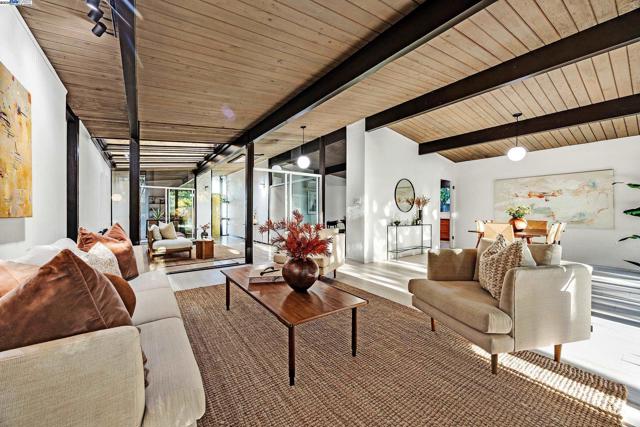 4004 Salem St, Concord CA: https://media.crmls.org/mediaz/4636f65b-e648-4930-b706-15843e695a6a.jpg