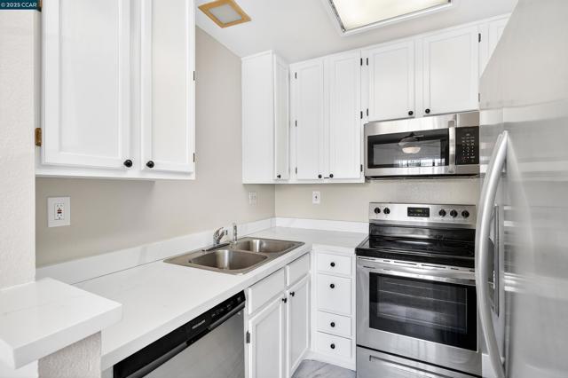 15 Glenwood, Hercules CA: https://media.crmls.org/mediaz/463700e0-2db4-47df-adc0-87587413c1b9.jpg