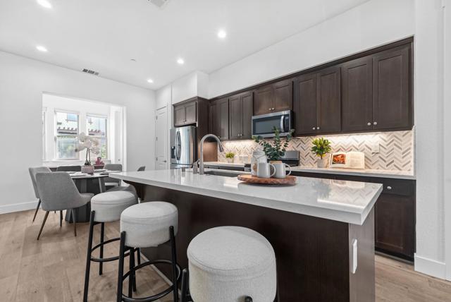 329 Cherokee Loop, Mountain View CA: https://media.crmls.org/mediaz/46373172-ebee-46f0-8d64-6ee814e6a1d9.jpg