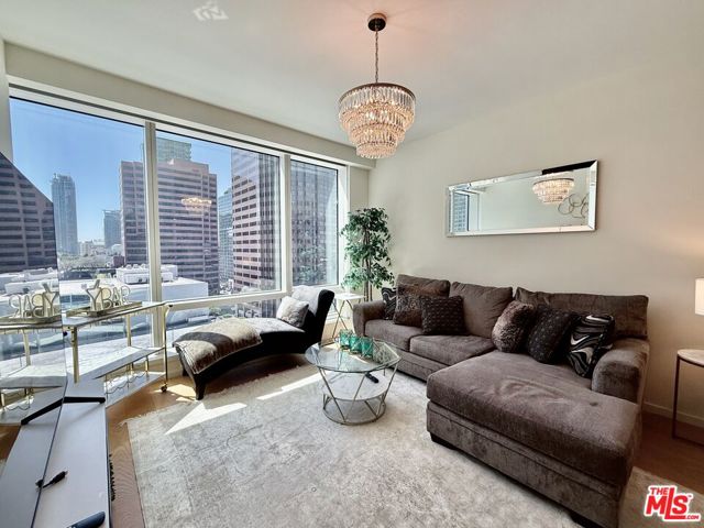 877 Francisco Street, Los Angeles CA: https://media.crmls.org/mediaz/463859e9-0706-4568-9187-4732ceee46ad.jpg