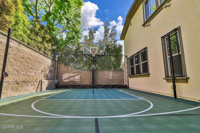 2589 Featherwood Street, Westlake Village CA: https://media.crmls.org/mediaz/4639b210-c545-4fbe-a600-3ede11a3ccd6.jpg