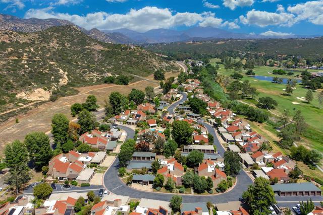 23822 Green Haven Lane, Ramona CA: https://media.crmls.org/mediaz/4639d2fb-a136-4fac-b982-d1d6e42150e7.jpg