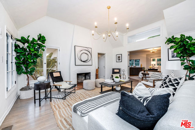 2620 Rutherford Drive, Los Angeles CA: https://media.crmls.org/mediaz/463a3e03-bc1f-4190-92cf-087b3542d01d.jpg